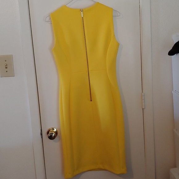 Yellow beautiful mini dress - Picture 3 of 3
